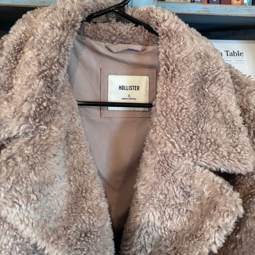 Hollister size small jacket - Picture 4 of 12